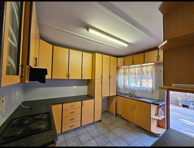 6 BEDROOM HOUSE FOR SALE IN EVEREST HEIGHTS